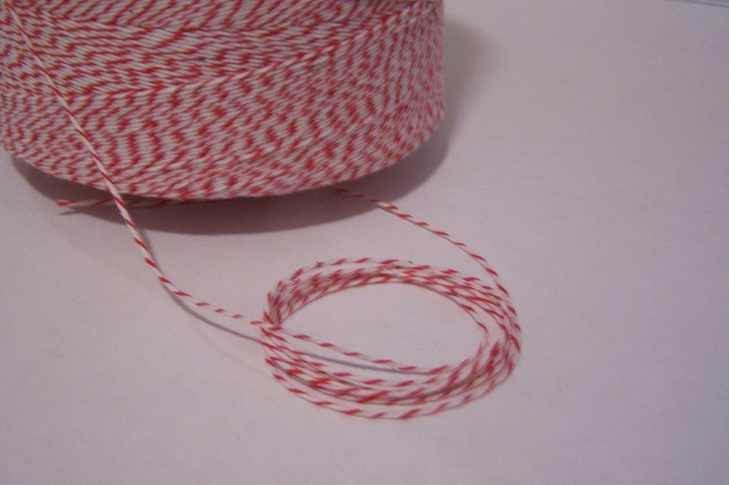 100 Yards Red and White 4 Ply Baker's Twine Candy Cane Gift Wrap Treat Candy Christmas Holiday Packaging Baked Goods