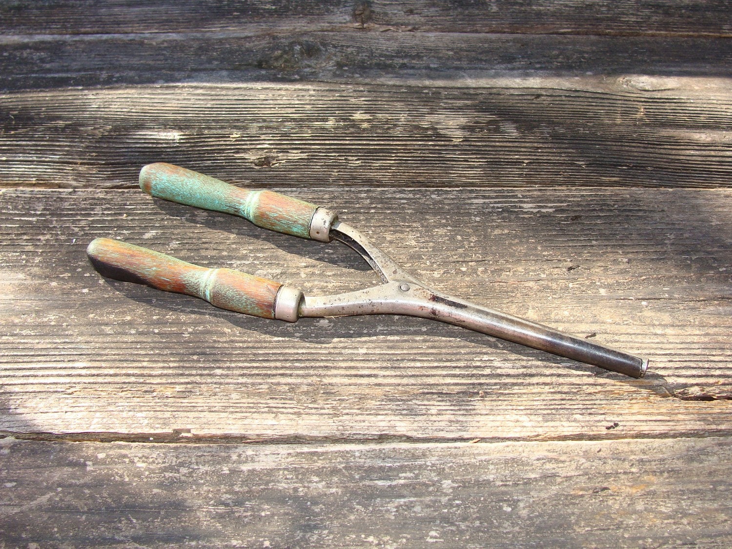 Primitive Antique Metal Curling Iron