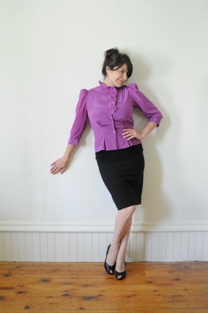 1970's LILAC PURPLE BLOUSE Secretary Blouse with Side Ruffle Size 9/10 - rockthisvintage