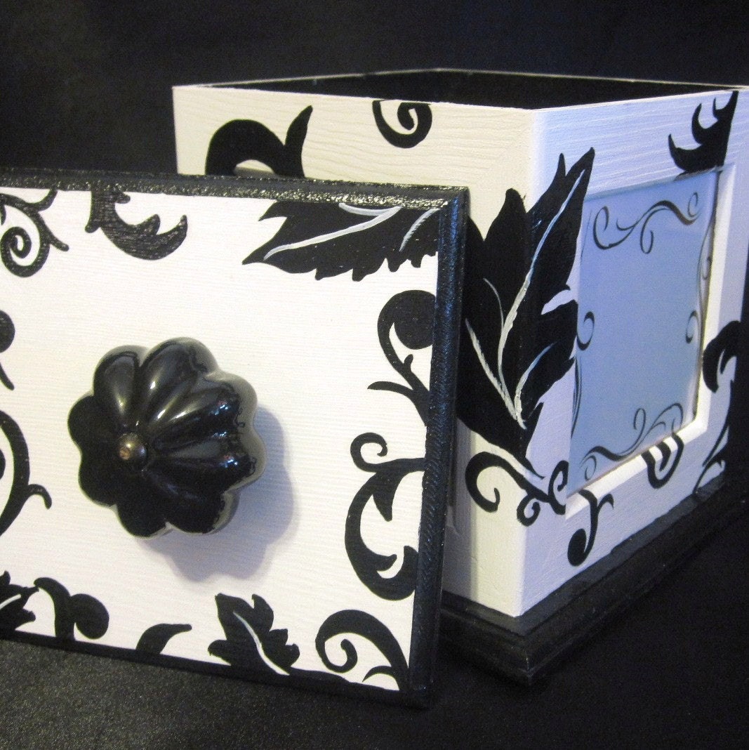 Hand Painted Elegant Rotating Photo Box
