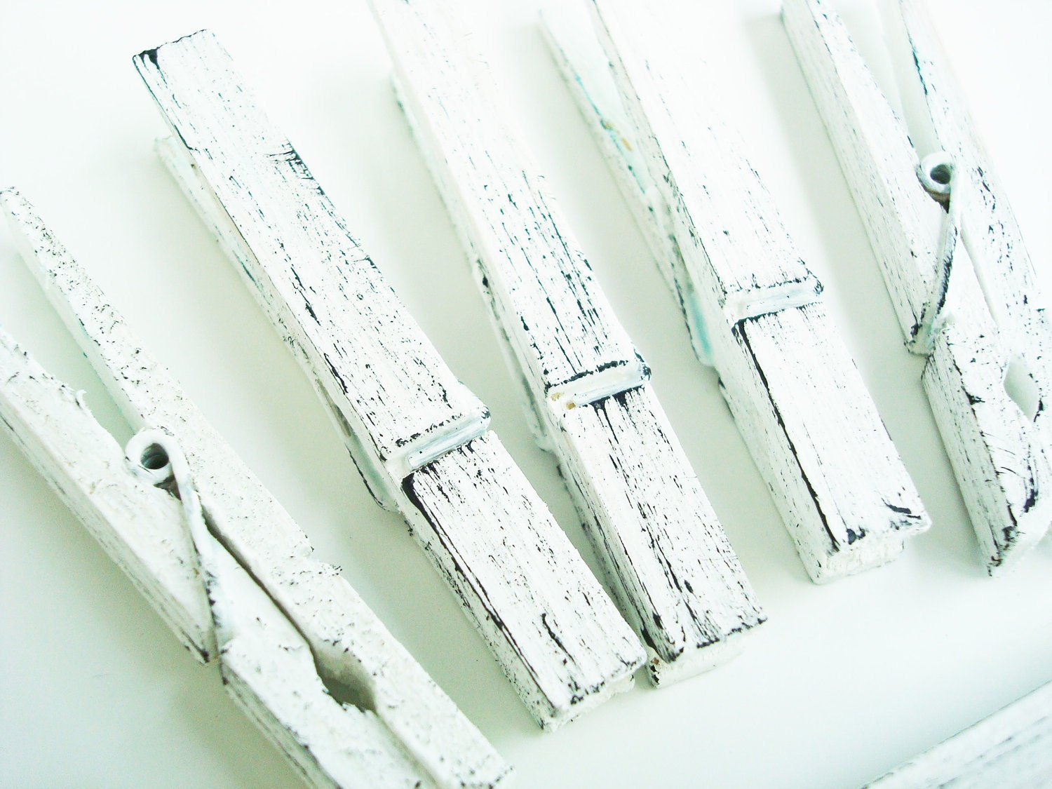 Tofu & Raven (White/Black) Distressed Clothes Pins - Shabby Chic 6 Pack