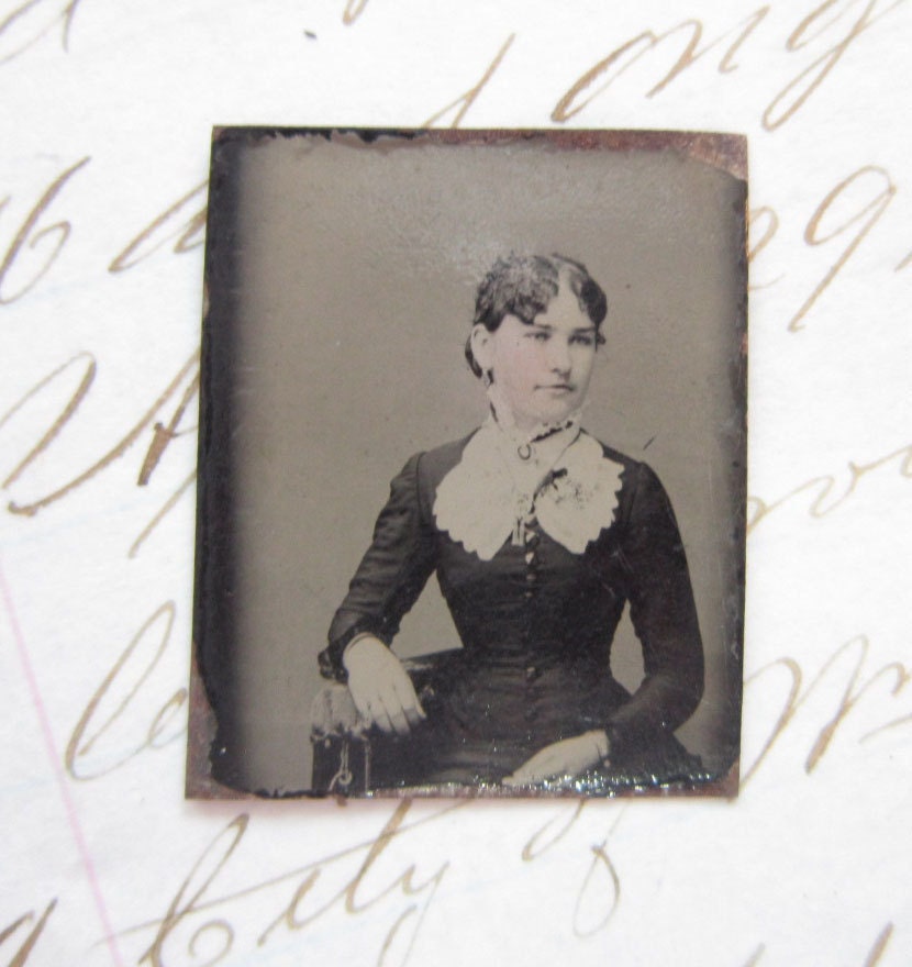 antique miniature GEM tintype photo - WOMAN with white lace collar, accessories - late 1800s, ferrotype - GTB20