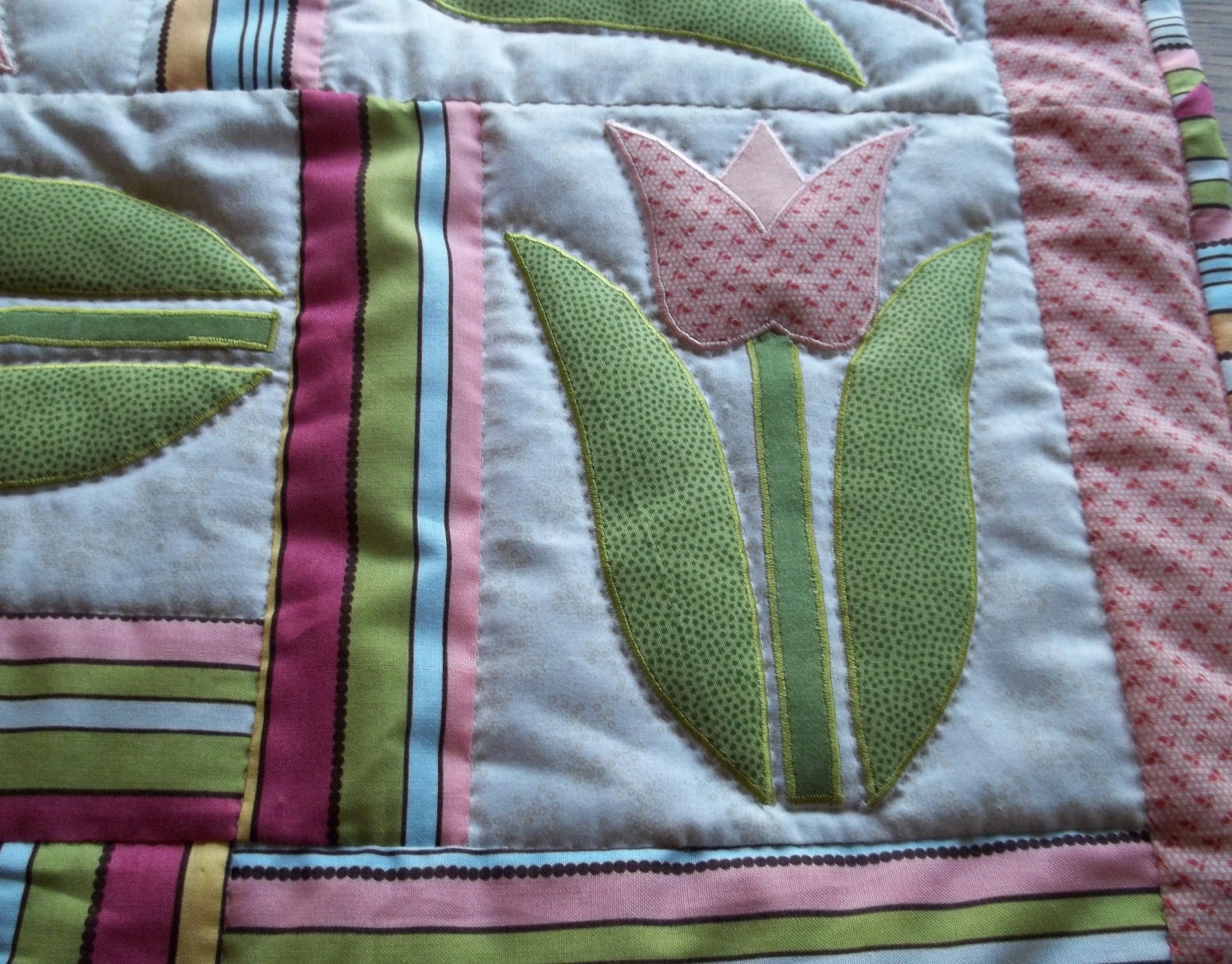 Quilt,Wall Quilt,Wall Tulip quilt,Spring quilt,tulips,pinks and greens,wreath,floral decor,gift,birthday
