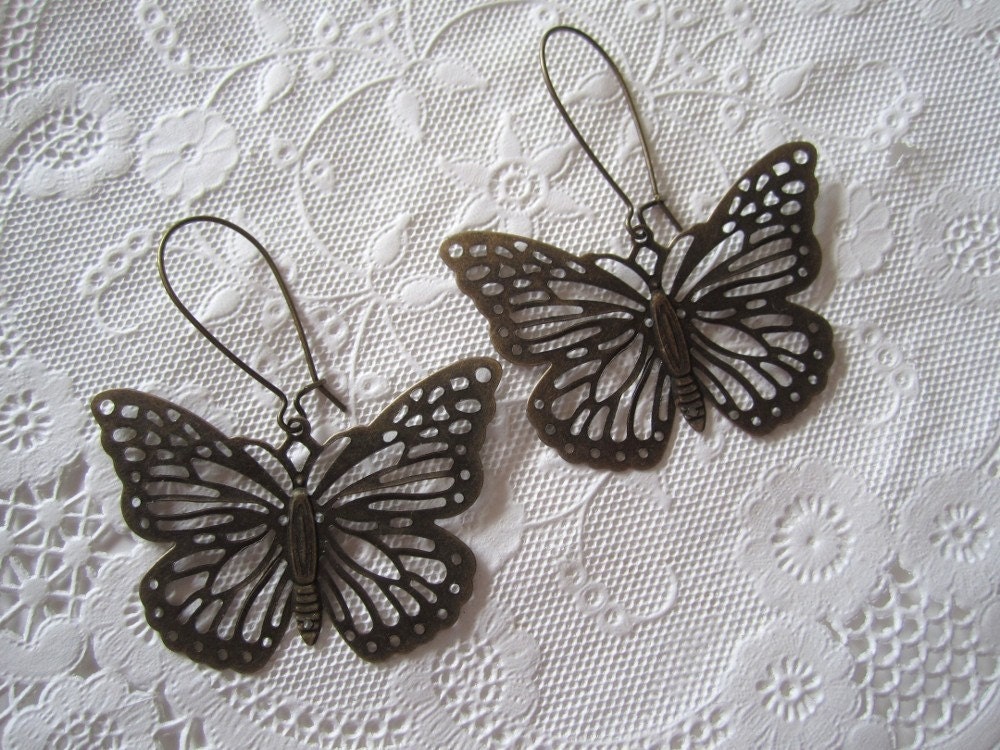 Butterfly Filigree Earrings Antique Brass Shabby Chic Butterfly Dangle Earrings Woodland Cottage Chic Jewelry Modern Vintage Style Jewelry