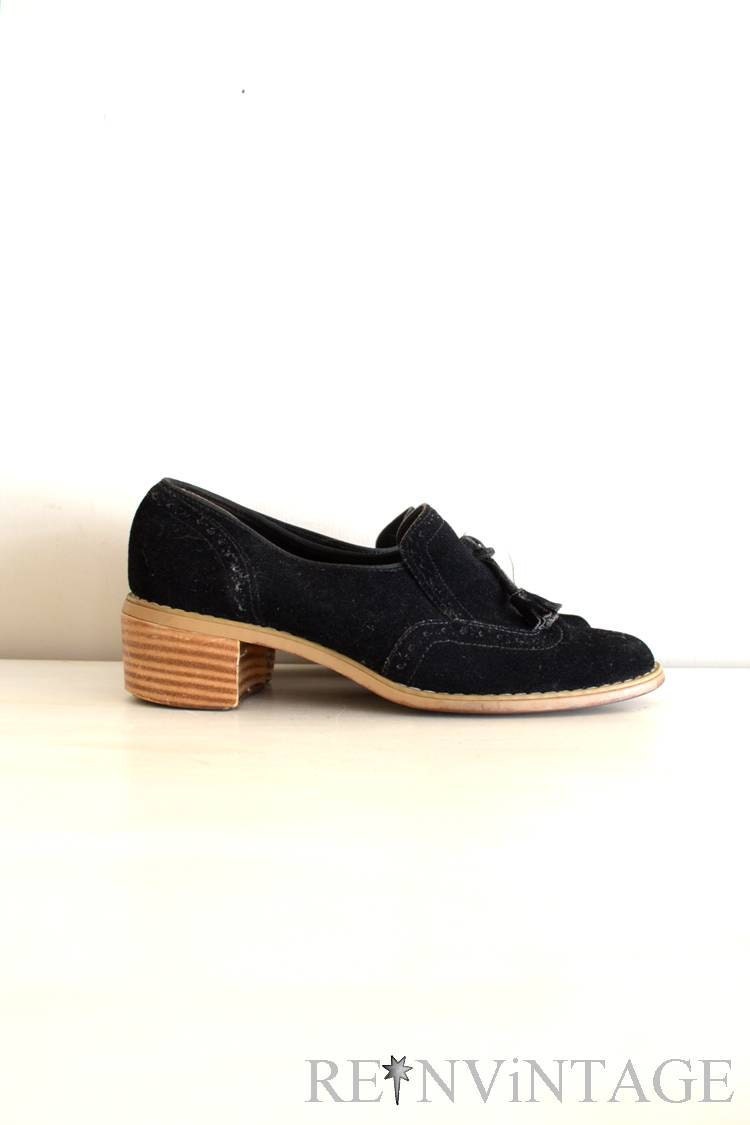 vintage 1970s shoes : 70s black suede tassel loafer wood heels