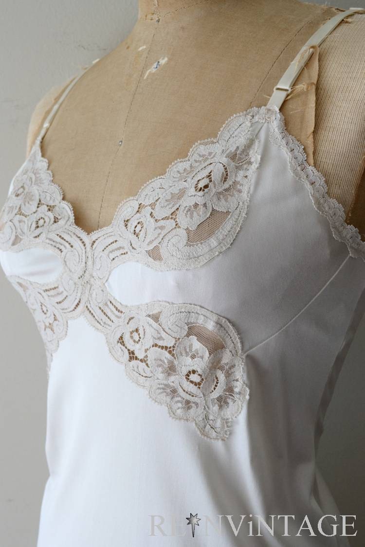 vintage full slip : antique ivory beige lace dress slip by Vanity Fair