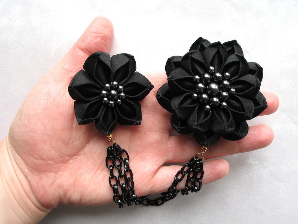 American Gothic Black Kanzashi Flower Hair Clips with Black Chain Drape