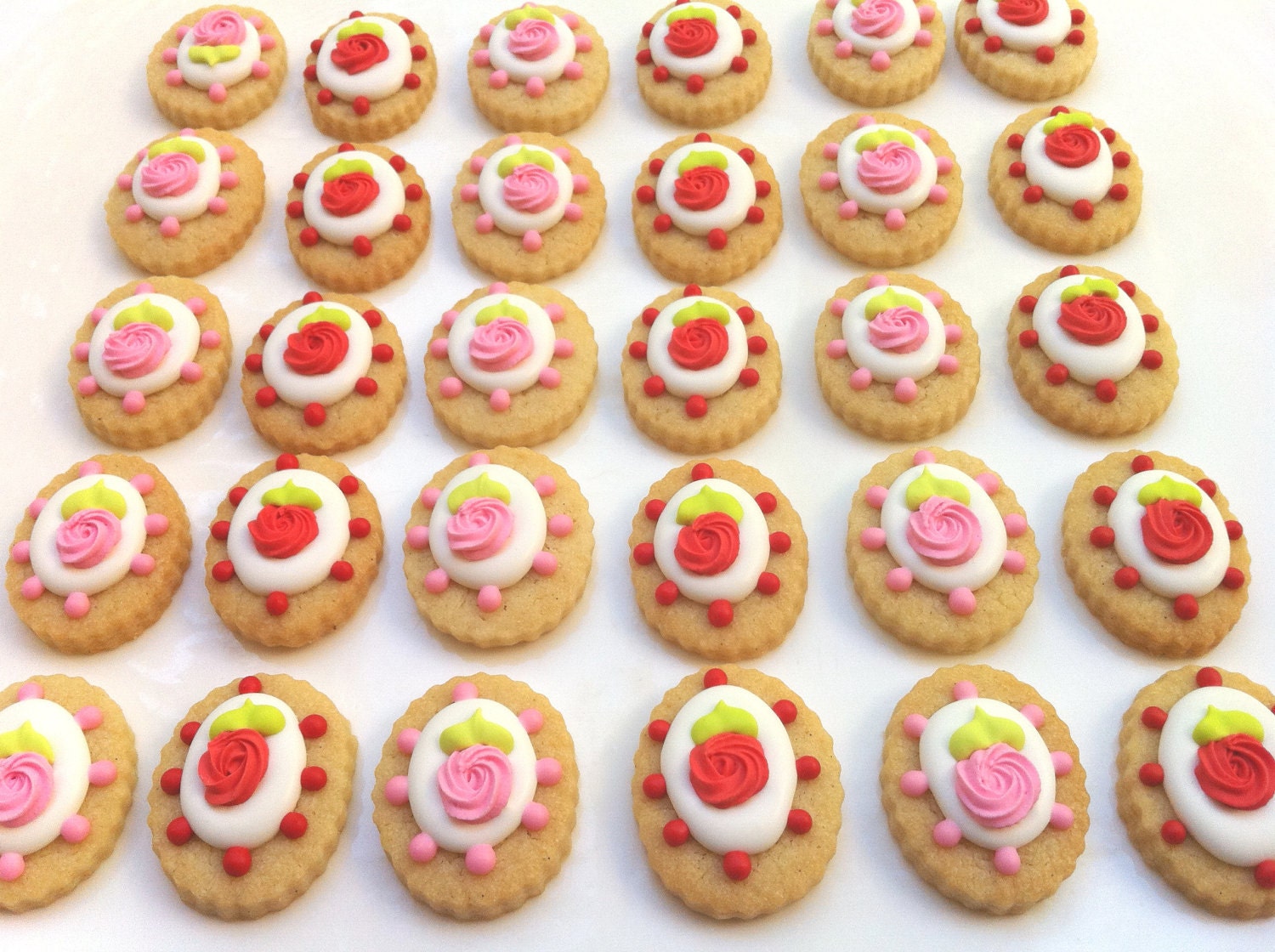 Shabby Chic Rose Cookies (1/2 pound)