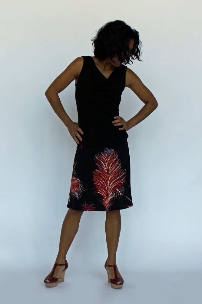 Red Feather Print A-line Skirt, Black and Red Jersey Travel Skirt