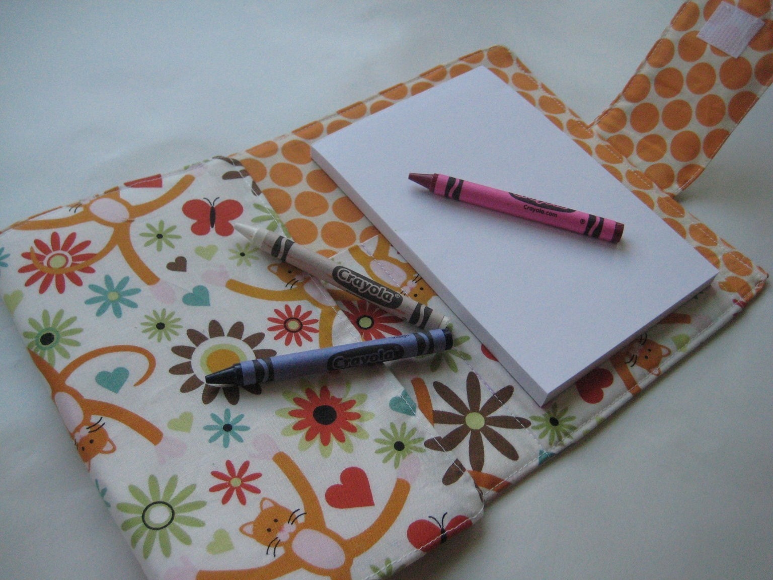 CRAYON WALLET...XOXOX Cats...Entertain Kids Anywhere