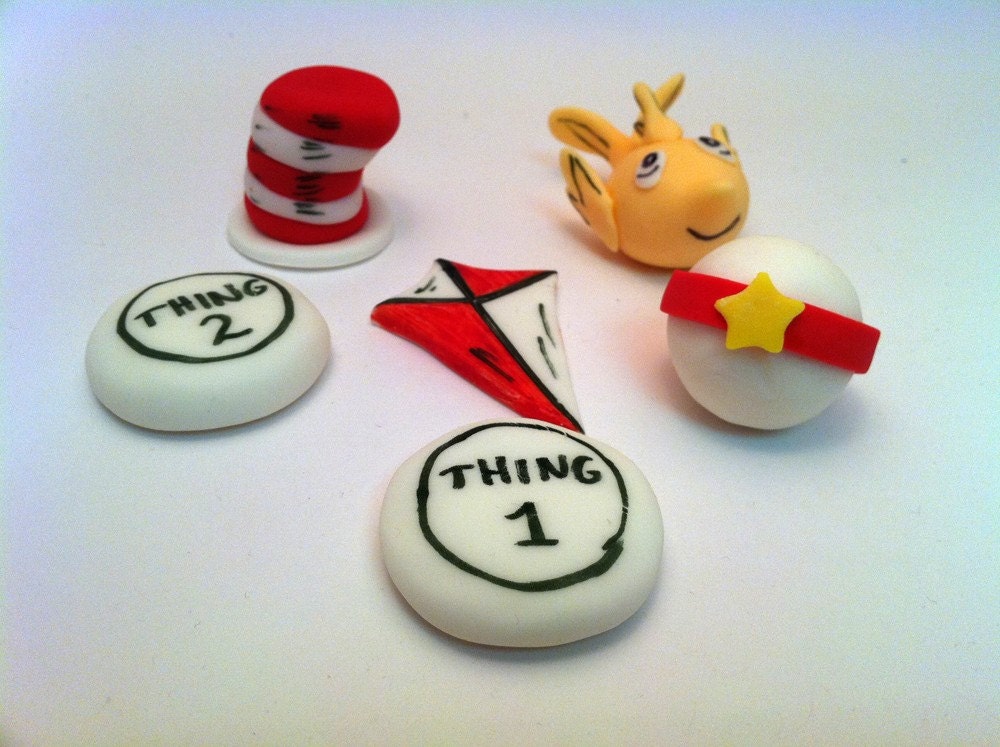 12 Fondant Dr Seuss Baby shower cupcake toppers - Edible Fondant - The cat in the Hat - Il_570xn