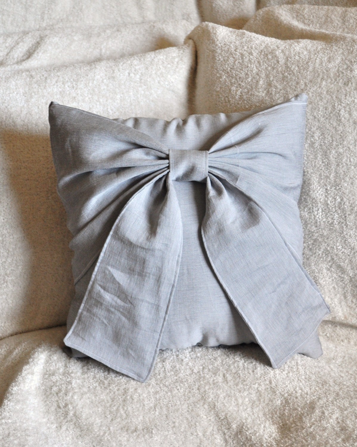 Throw Pillow White Big Bow Accent Pillow 14x14