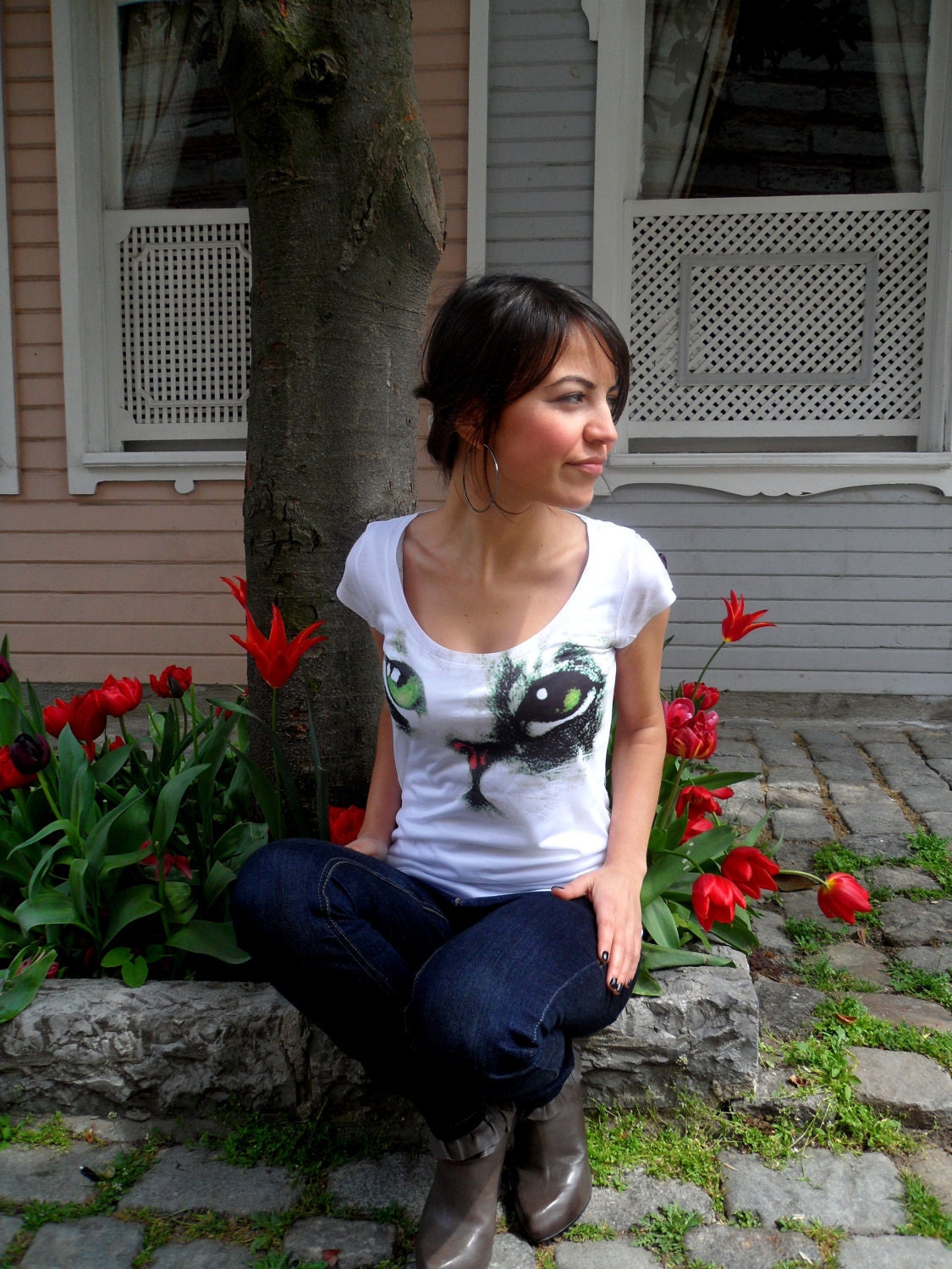 Green Eyes Cat Women T-shirt one side printed