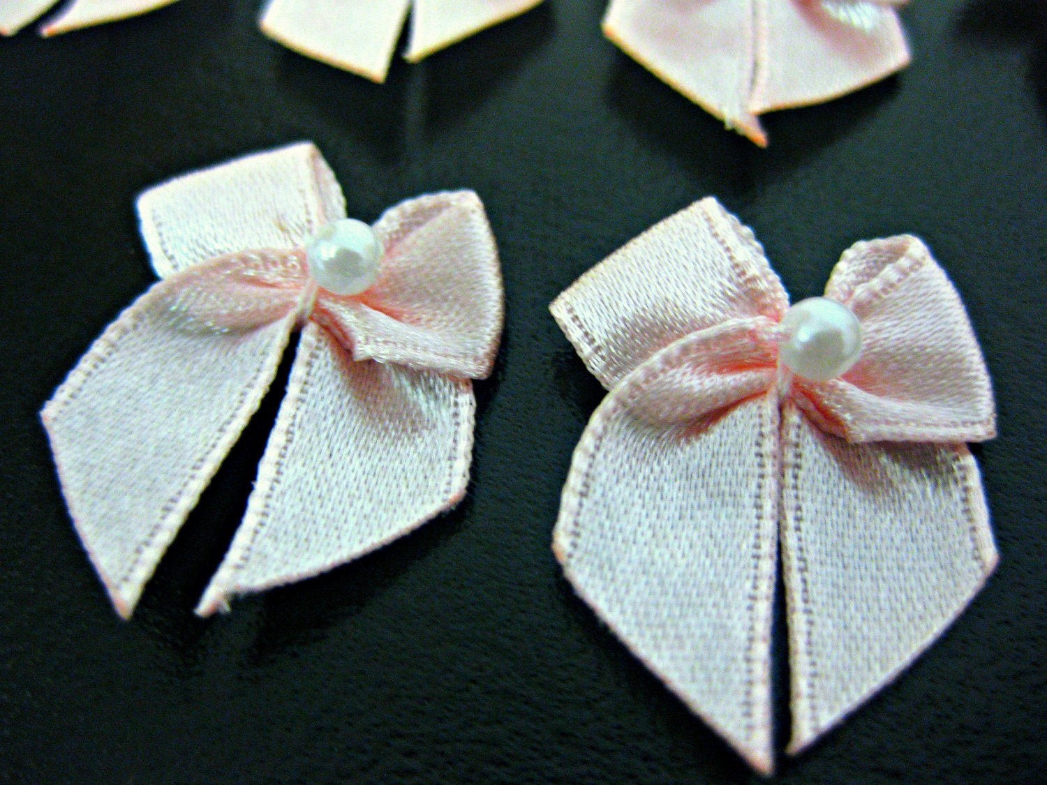 Soft Pink Little Bows with pearl in center. Cute Ribbon butterfly bow Appliques 3/4" wide. (12 pieces)
