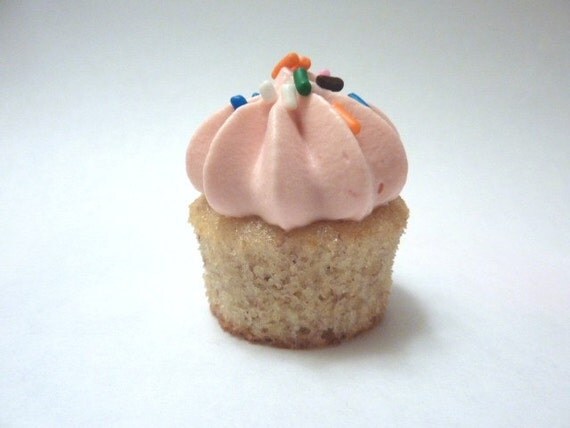 24 mini banana split cupcakes