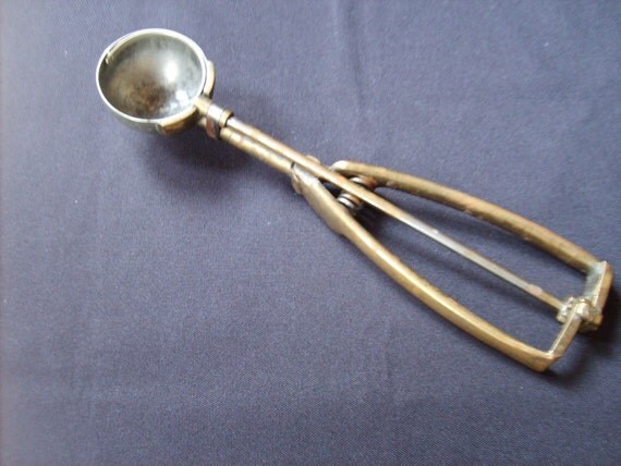 Vintage Ice Cream Scoop by Bonzer Brass Kitchen by olysoldies