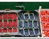 5x7 fine art photograph /// fruit market, rue mouffetard /// paris photo by lesley sico