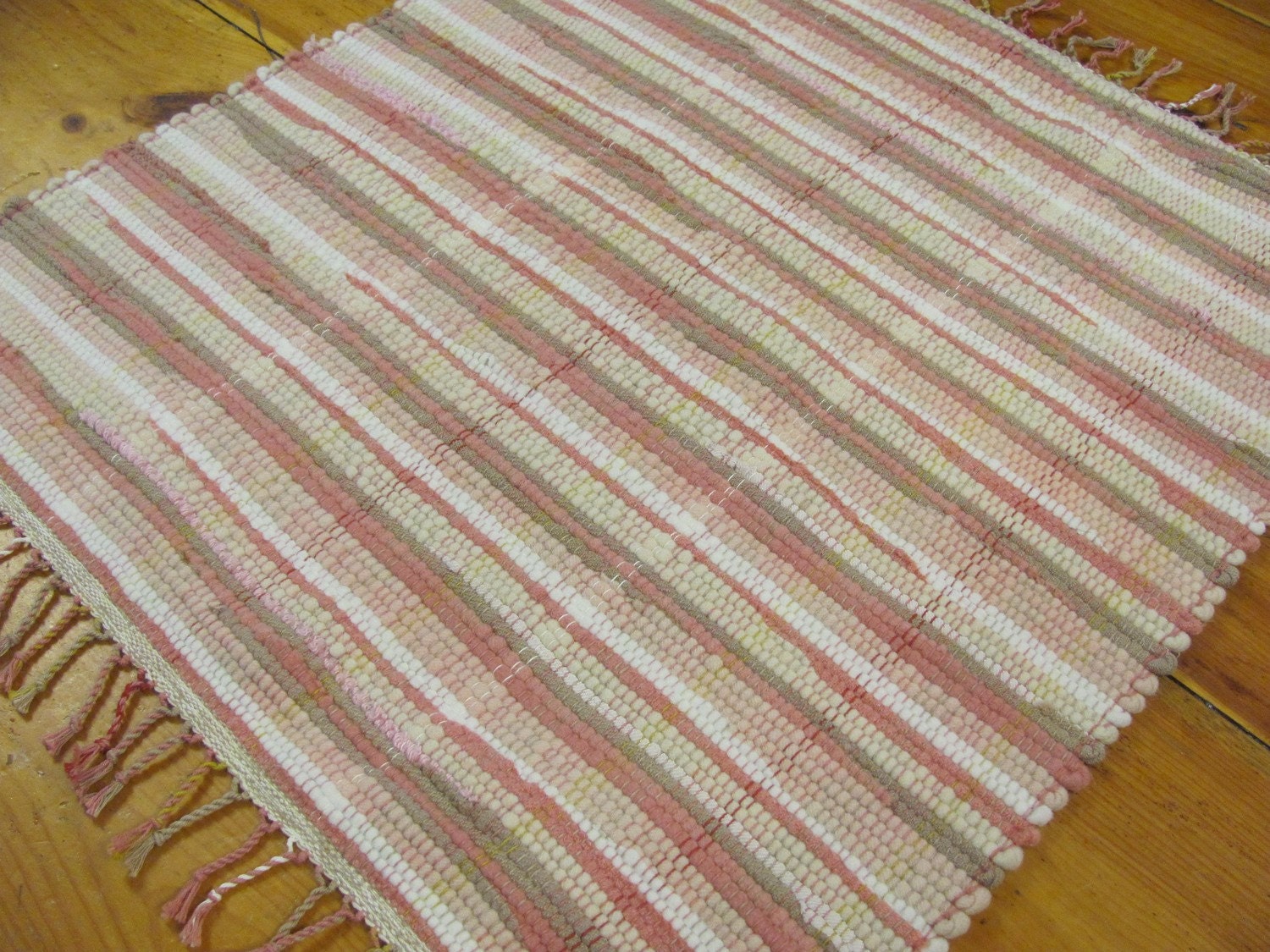 Rag Rug, Handwoven Recycled Wool Shabby Chic Cottage Bedroom Floor Mat, Dusty Antique Rose, Rustic Cabin, Farmhouse Home Decor, Spring Style