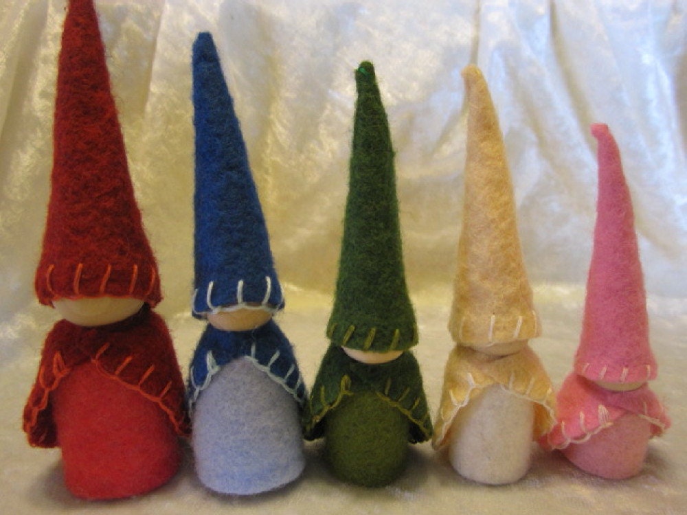 Meet the Willow tree family, 5 wool felt clothed Gnomes