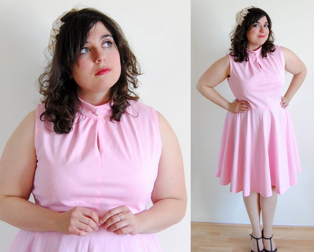 Plus Size Vintage 1960's Dress Pink Circle Skirt with High Collar and Key Hole Bodice // Cupcake Dress Summer Fashion // Size 14 XL