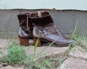 Vintage 1970s Dark Brown-Boho Boots with heel, zip up with unique gold detail size 7.5