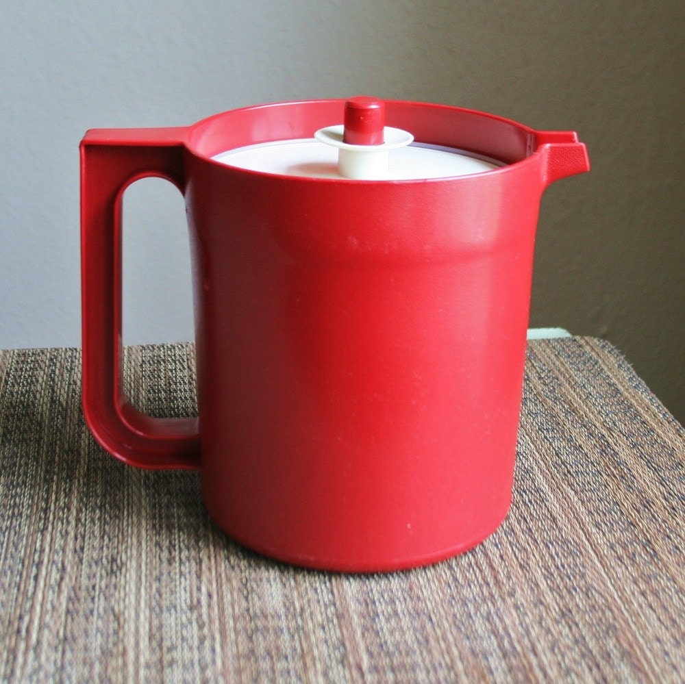 Vintage Red Tupperware Drink Pitcher 54 Ounces