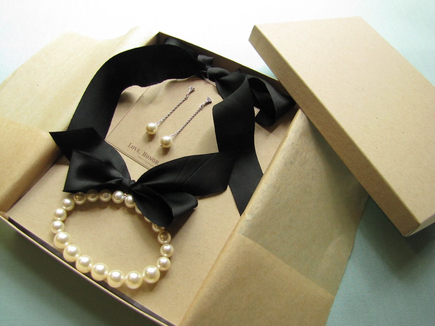 Classic Bridesmaid Jewelry - Necklace, Bracelet and Earrings, Made to Order - Your choice of pearl and ribbon color.
