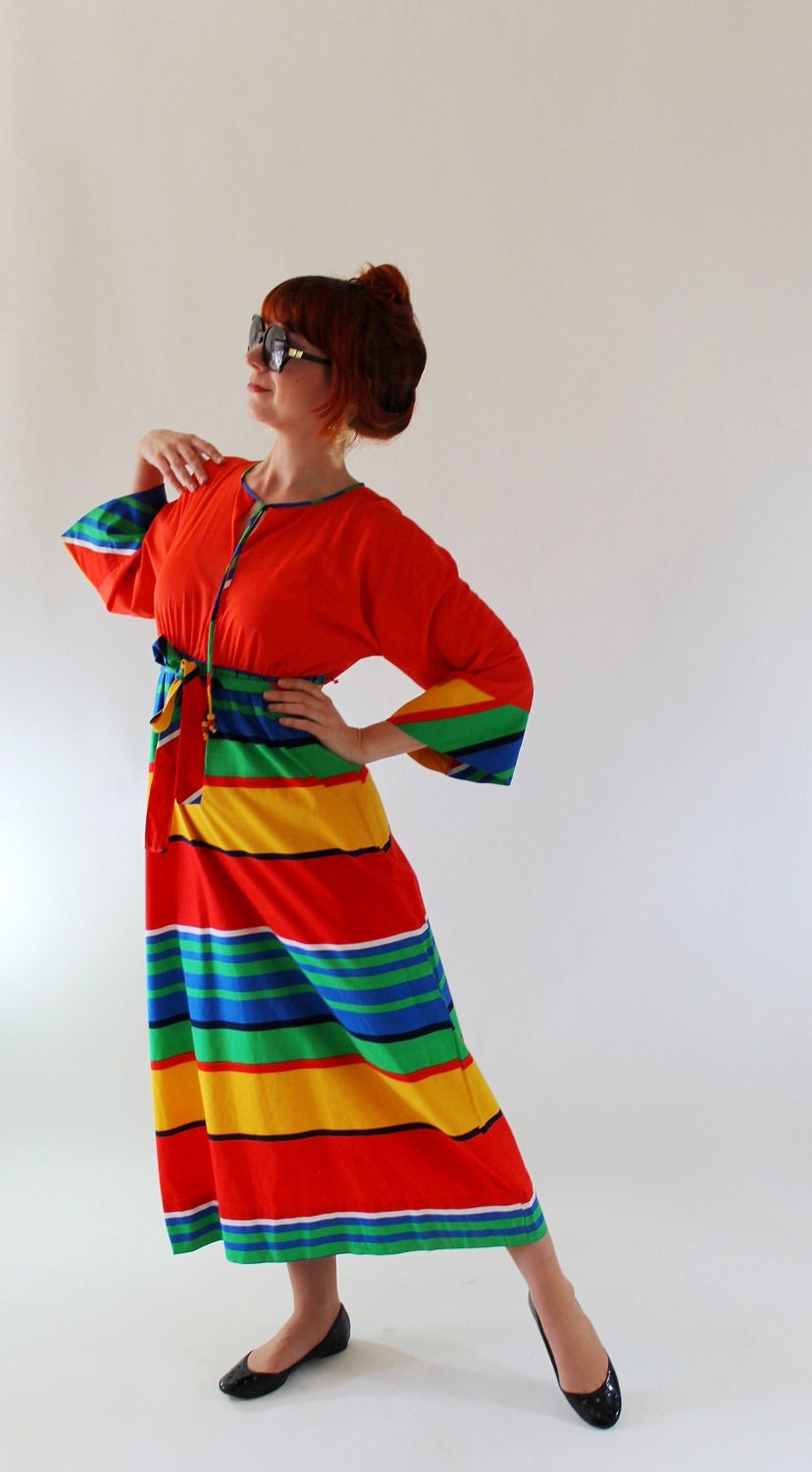 Sale - 1970s Rainbow Maxi Dress. Color Block. Maxi. Rainbow Print. Resort. Spring Fashion. Summer Fashion. Size Large