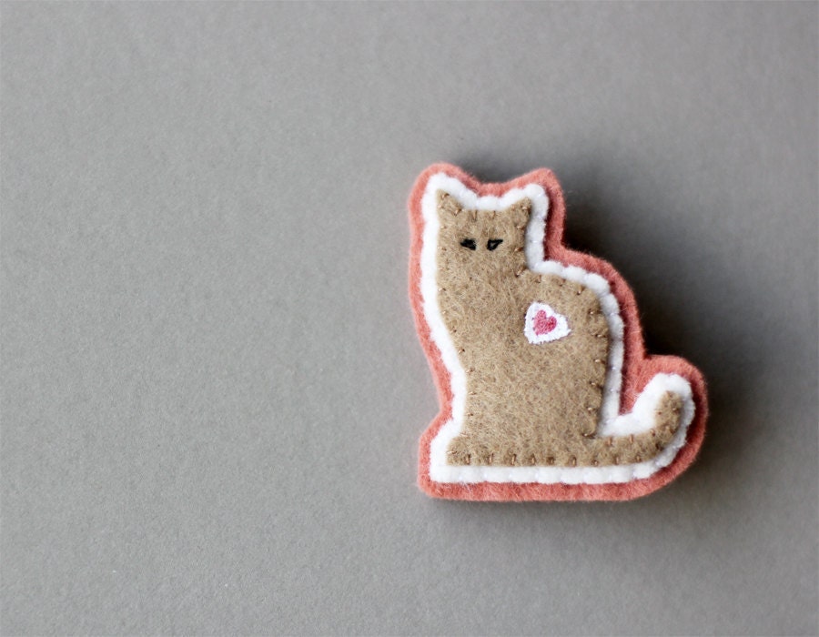 Cat Brooch Felt Pin Heart Kitty