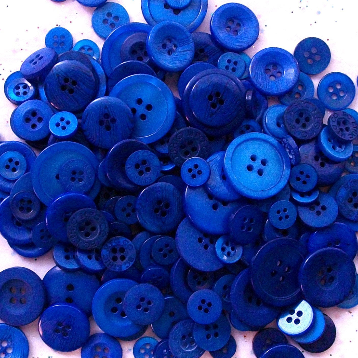 25 plus Mix Deep Blue Buttons Assorted Size Mix Grab Bag Crafting Jewelry Collect (b1182 -)