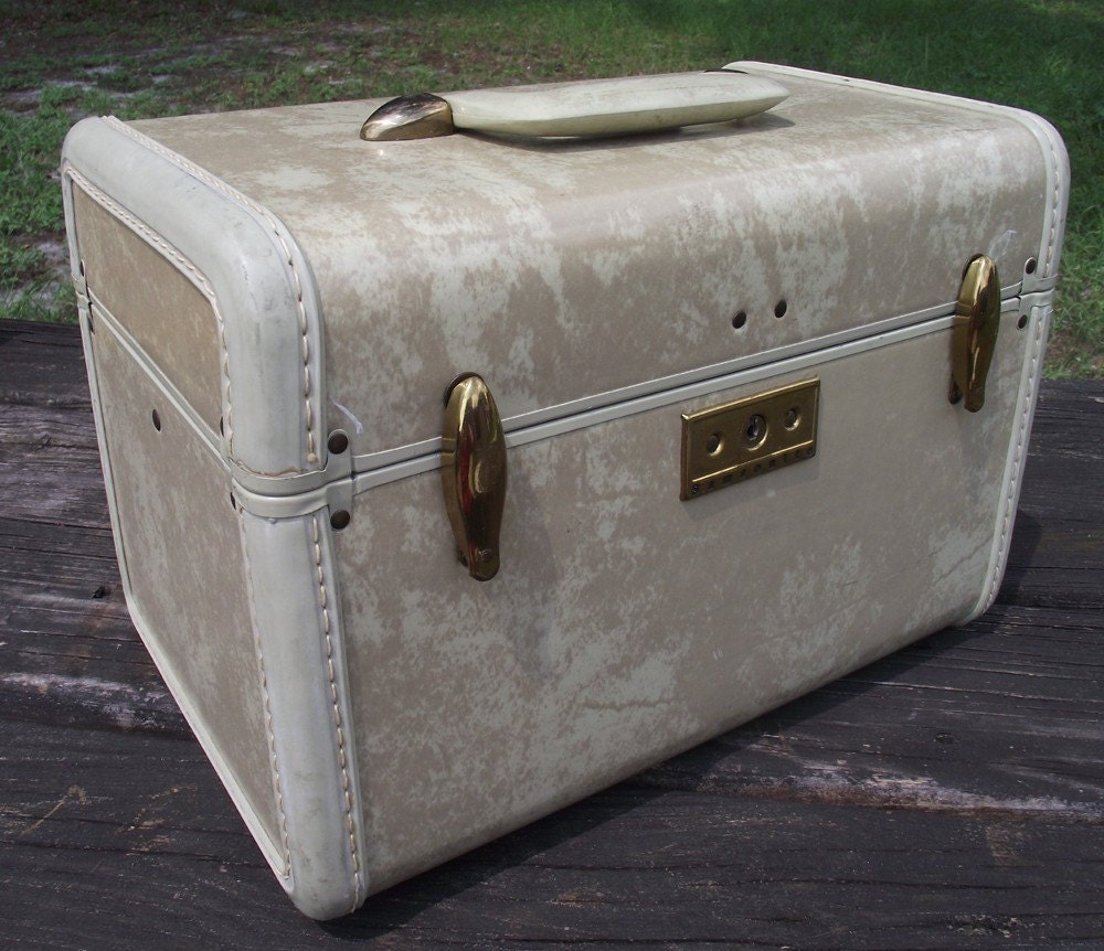 Vintage Train Case in Marbled Taupe
