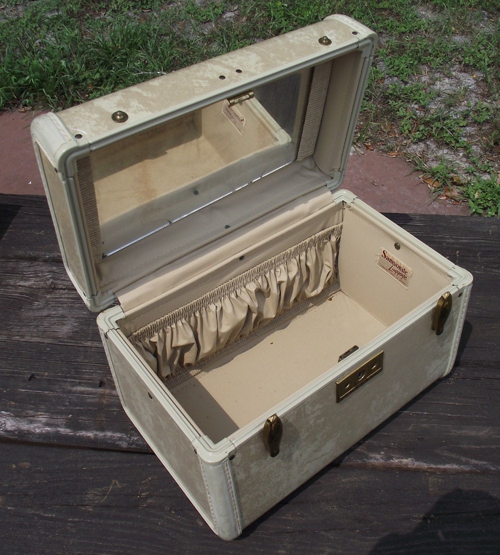 Vintage Train Case in Marbled Taupe