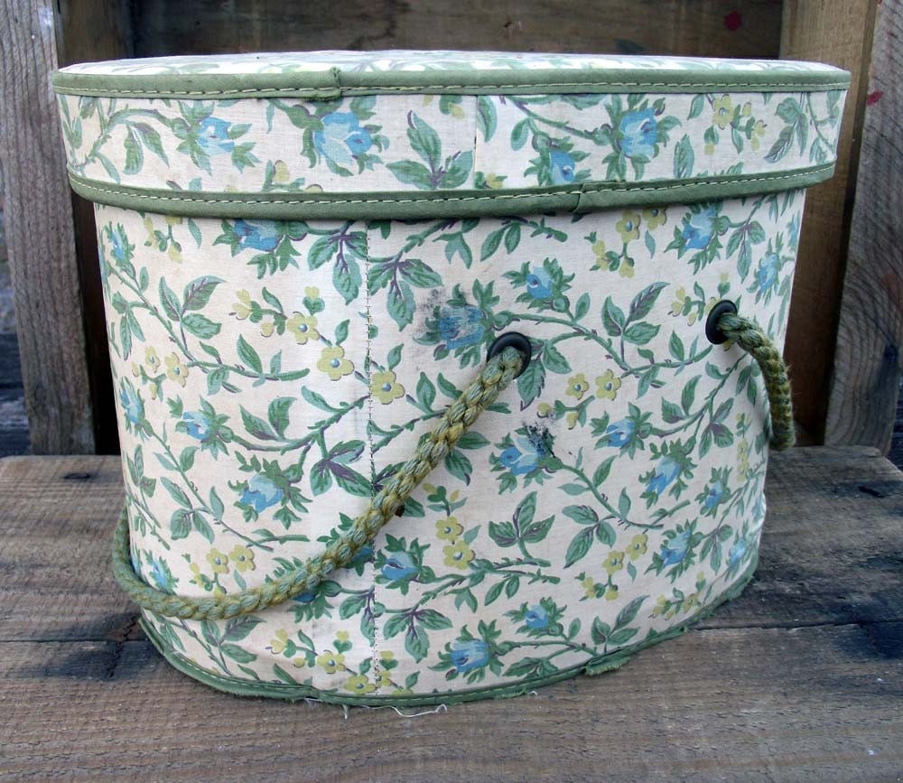 Vintage Sewing Basket with Extras