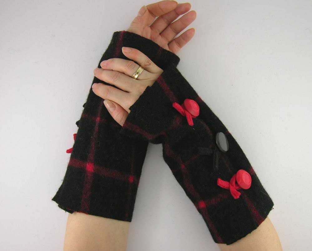 arm warmers fingerless mittens felted fall fingerless gloves arm cuffs recycled wool plaid red black eco friendly curationnation - piabarile