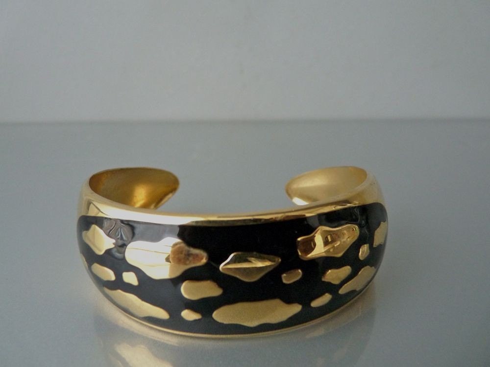 Vintage Avon gold tone &  black cuff bracelet