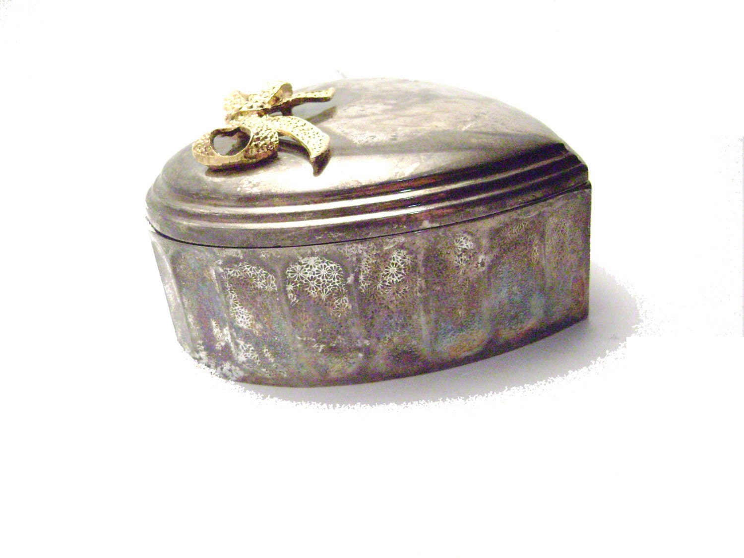 Vintage Heart Shape Box - Golden Bow - Trinket jewel box