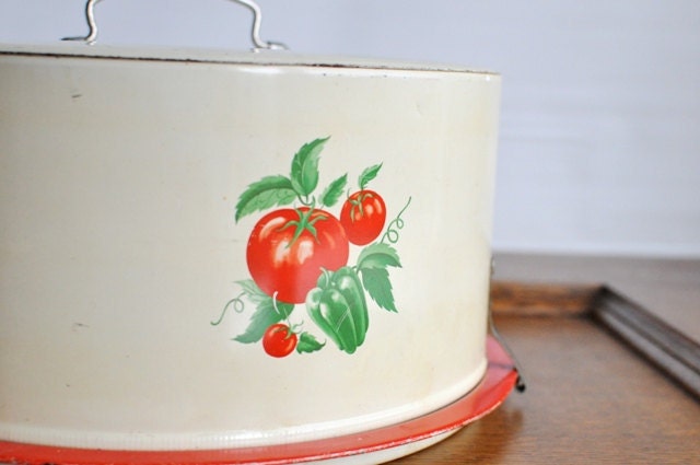 Vintage Vegetable Cake Carrier