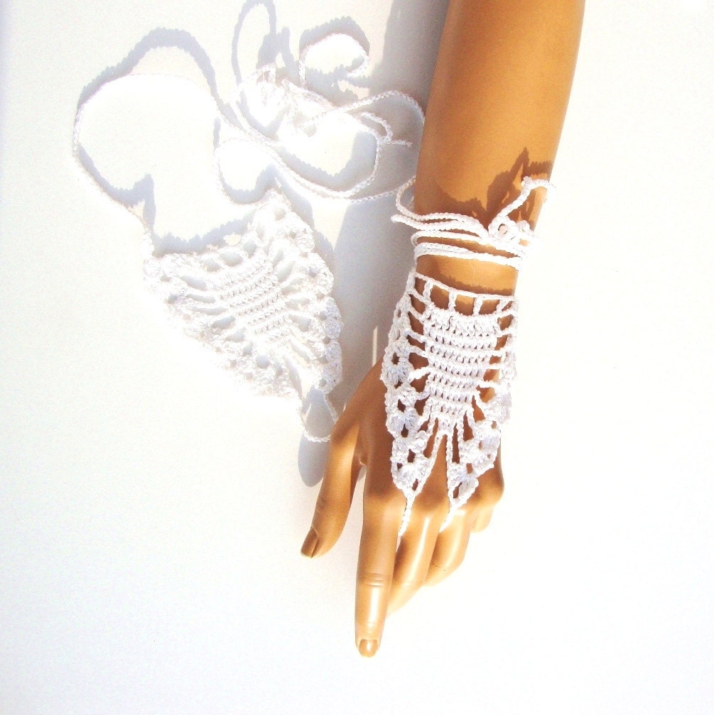 White Lace Gloves, Fingerless, Hand jewelry, Gothic, Victorian, Sexy, Lolita, Bracelet , Dance, Steampunk, Beach Pool