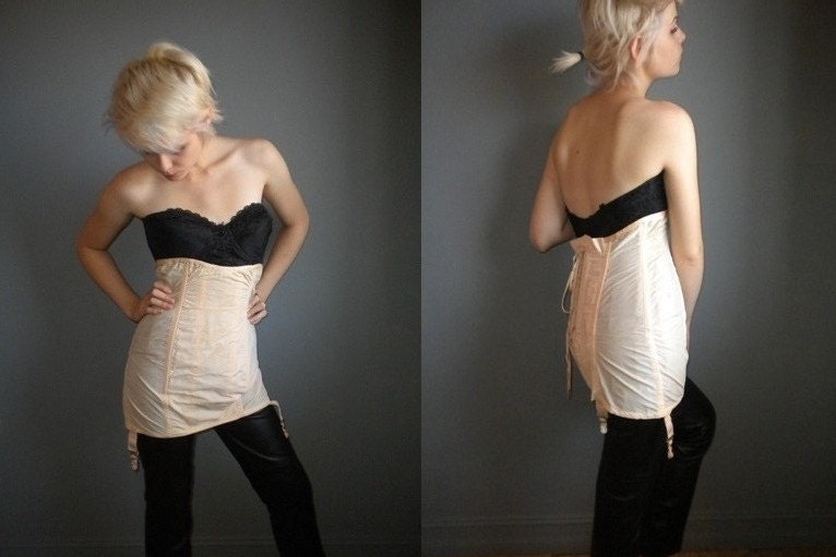 1930s 1940s peach corset / lacing hooks eyes/ s sm m