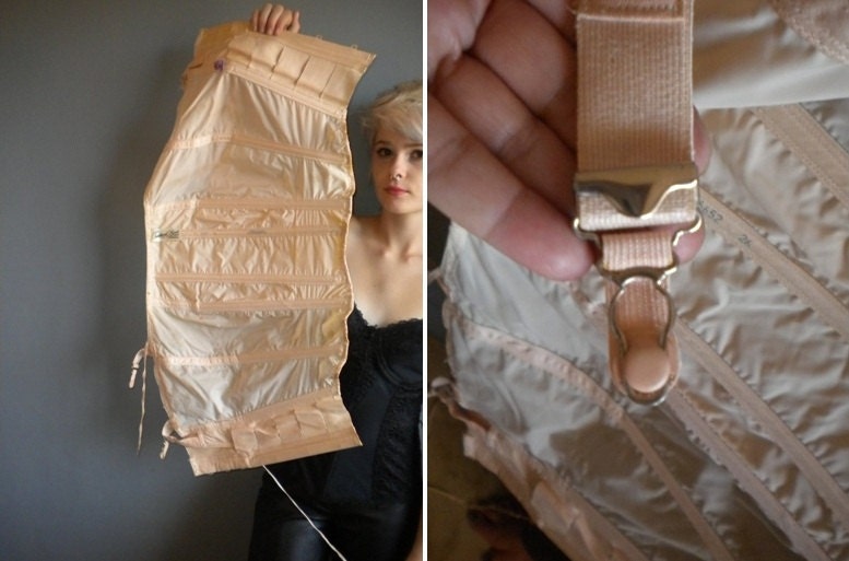 1930s 1940s peach corset / lacing hooks eyes/ s sm m