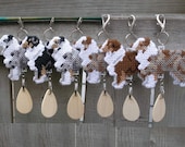 1 Australian Shepherd crate tag dog - hang anywhere, Magnet option, hand stitched needlepoint art Choose from Multiple Colors, Tasrete