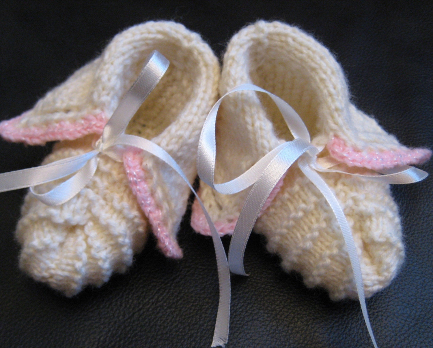 NEW Handmade knit  Ecru BABY BOOTIES  sz 0-9m, wool/acrylic blend