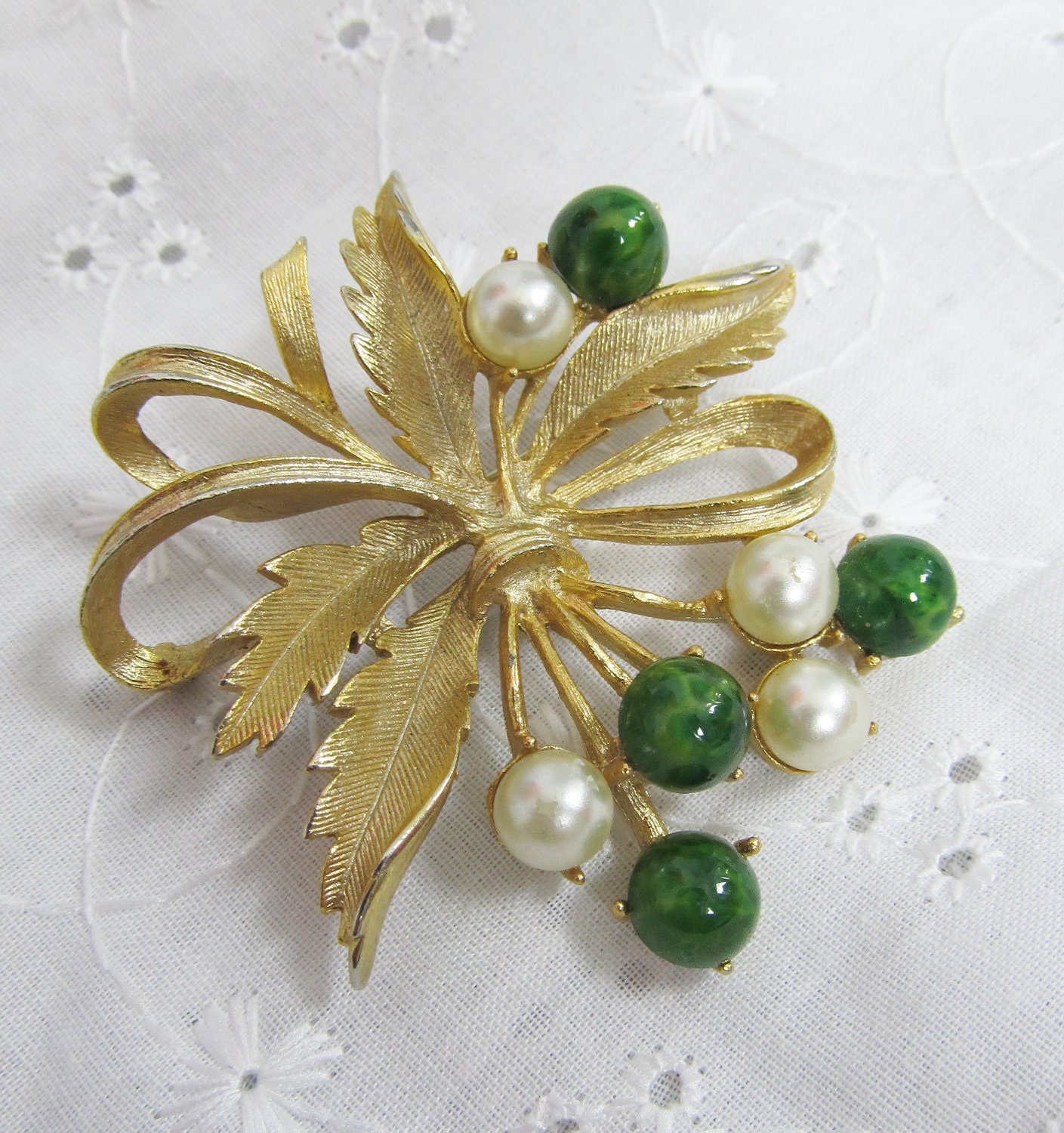 Vintage 1960's SARAH COVENTRY Brooch Pin