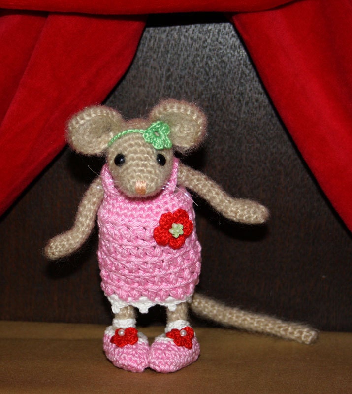Amigurumi MOUSE - FEMALE crochet pattern
