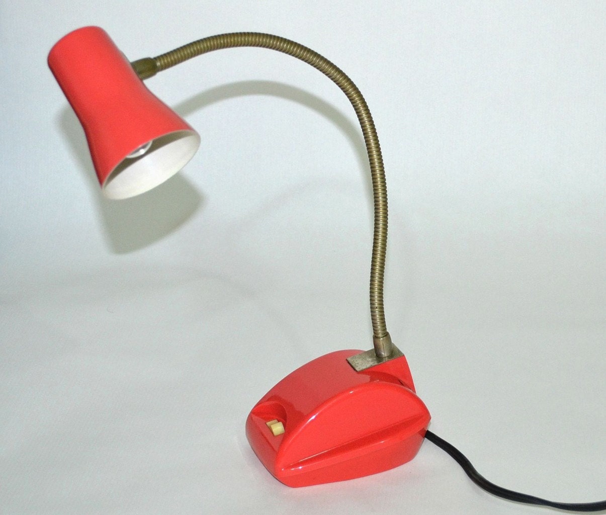 Follow the light... Vintage 50's 60's Mini Coral Chadwick Goose Neck Flexi lamp