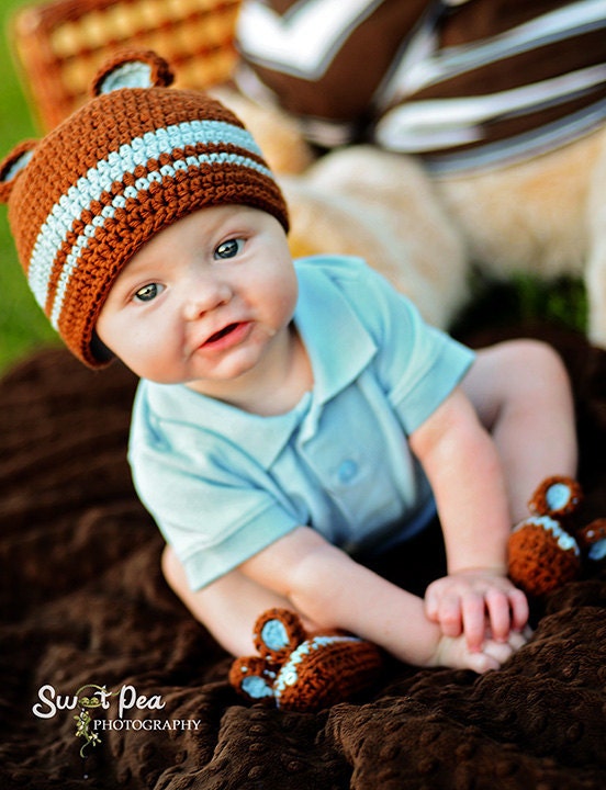 Sweet Little Bear Crochet Beanie and Booties Set - Newborn through 24 Months