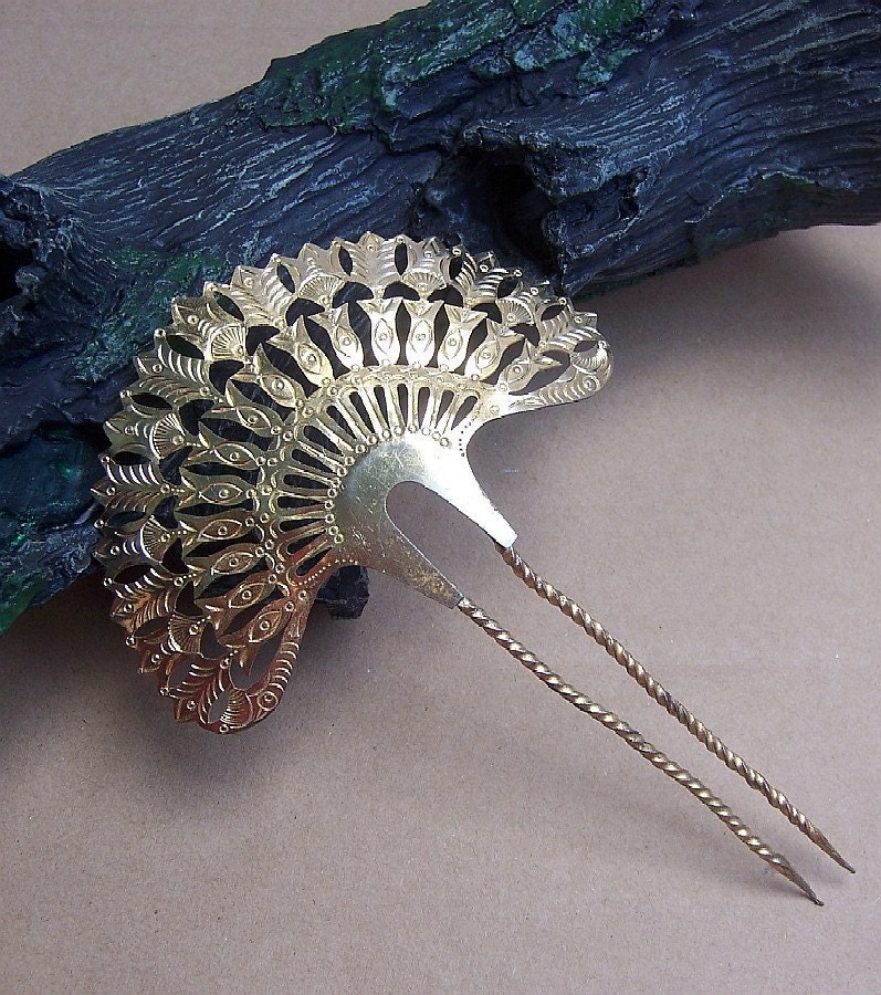 Vintage hair comb, Anglo Indian gold tone peacock tail design