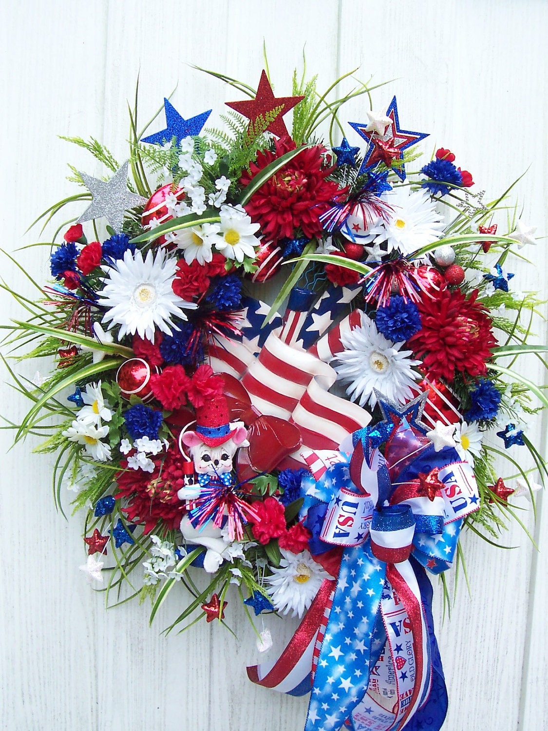 FIRECRACKERS  FLAG  And  ANNALEE Mouse  Patriotic Wreath