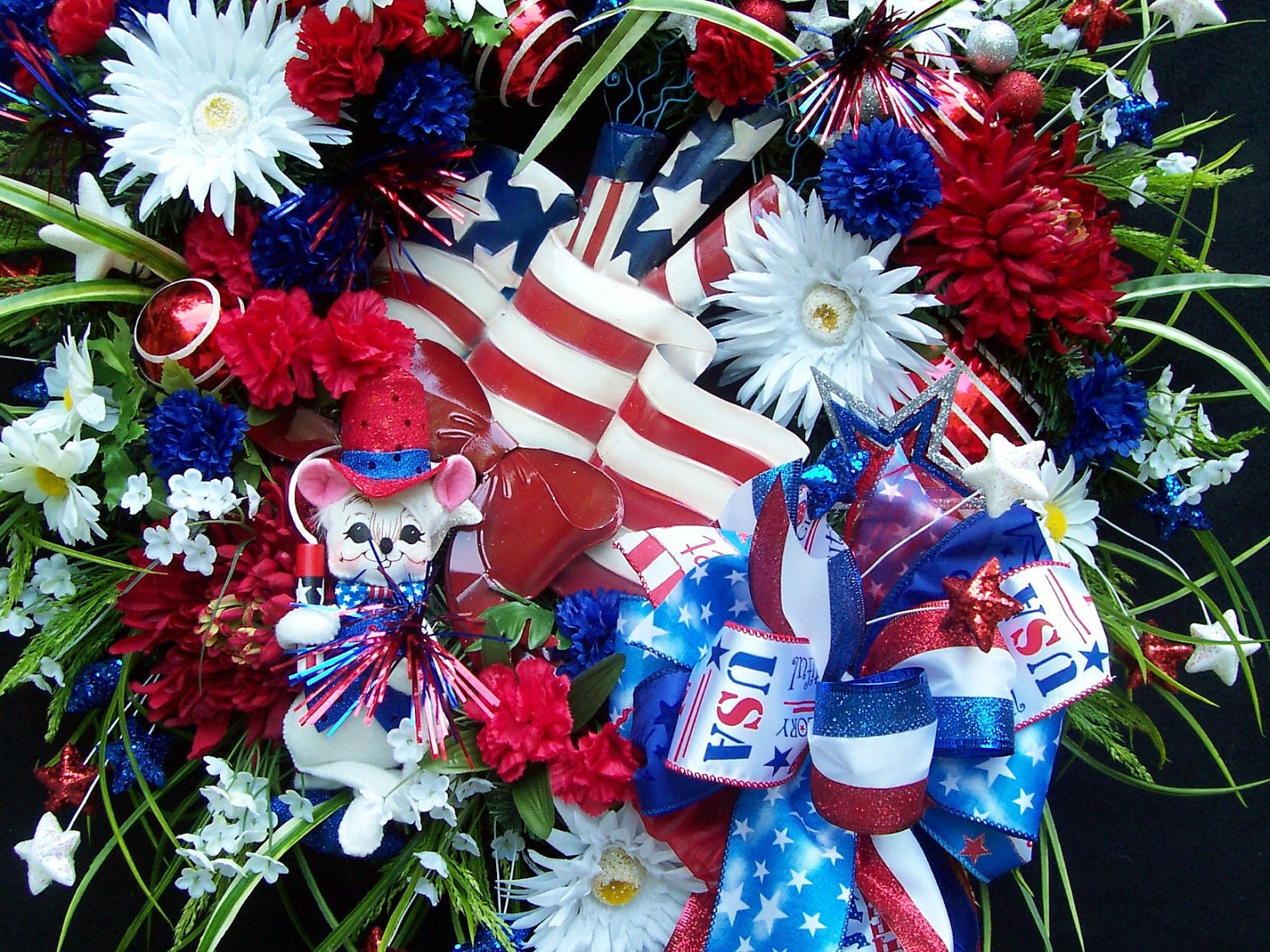 FIRECRACKERS  FLAG  And  ANNALEE Mouse  Patriotic Wreath