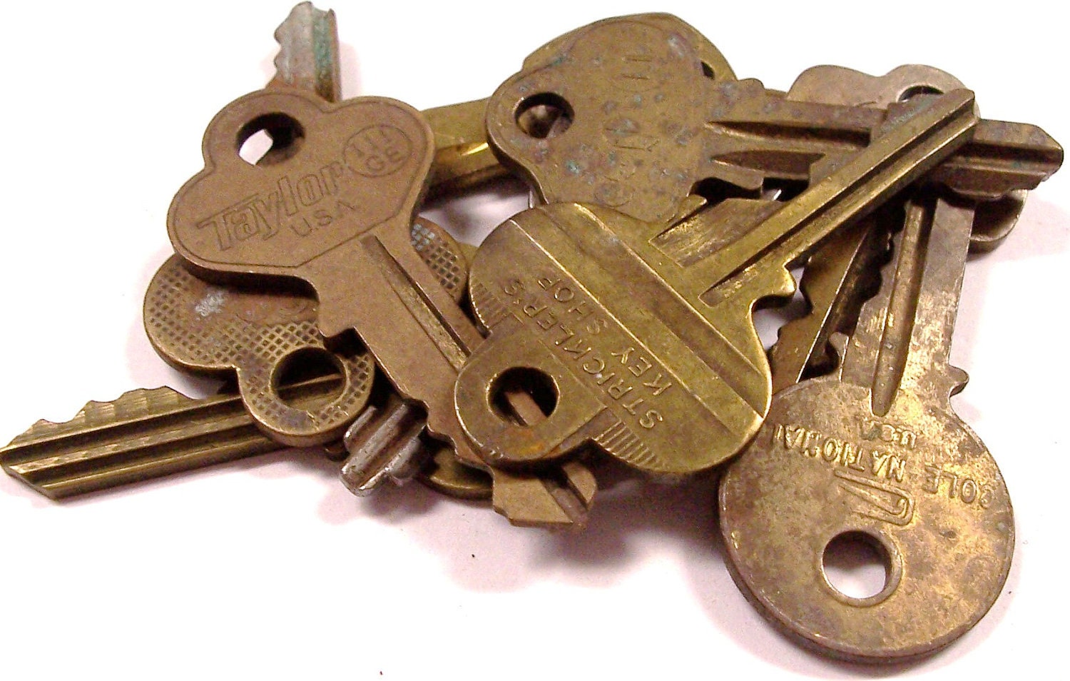 VINTAGE Keys Ten (10) Keys RUSTY Steampunk Key Lock Collectible Shabby Chic Destash (F151)